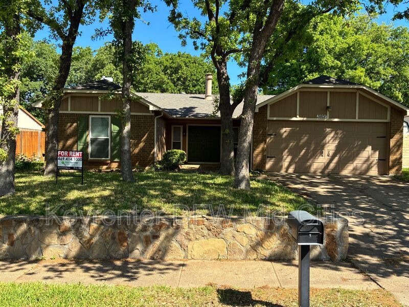 3801 Hackberry Ln in Bedford, TX - Building Photo