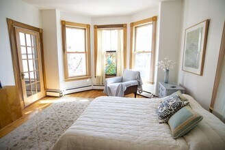 283 Chestnut Ave in Boston, MA - Building Photo - Building Photo