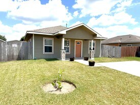 108 Myra Ln in Victoria, TX - Building Photo