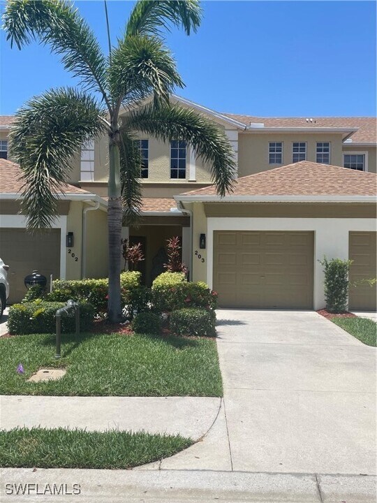 14830 Calusa Palms Dr in Ft. Myers, FL - Building Photo