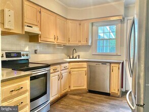 1008 Clematis St in Sinking Spring, PA - Building Photo - Building Photo