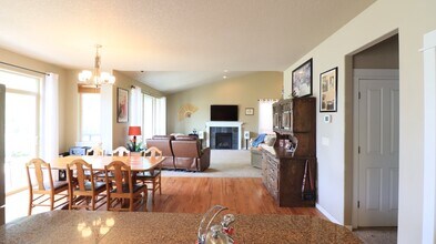 2143 NW Sterling Ave in Redmond, OR - Building Photo - Building Photo