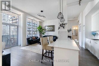 330 Richmond St W in Toronto, ON - Building Photo - Building Photo