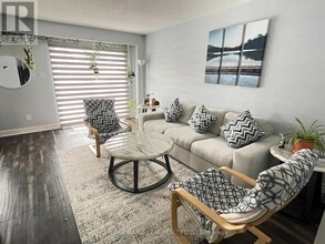 3430-3430 Brandon Gate Dr in Mississauga, ON - Building Photo - Building Photo