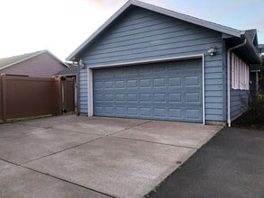 669 W Ellendale Ave in Dallas, OR - Building Photo - Building Photo