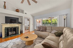 228 Belina Dr in Naples, FL - Building Photo