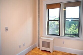 75 Burbank St in Boston, MA - Building Photo - Building Photo