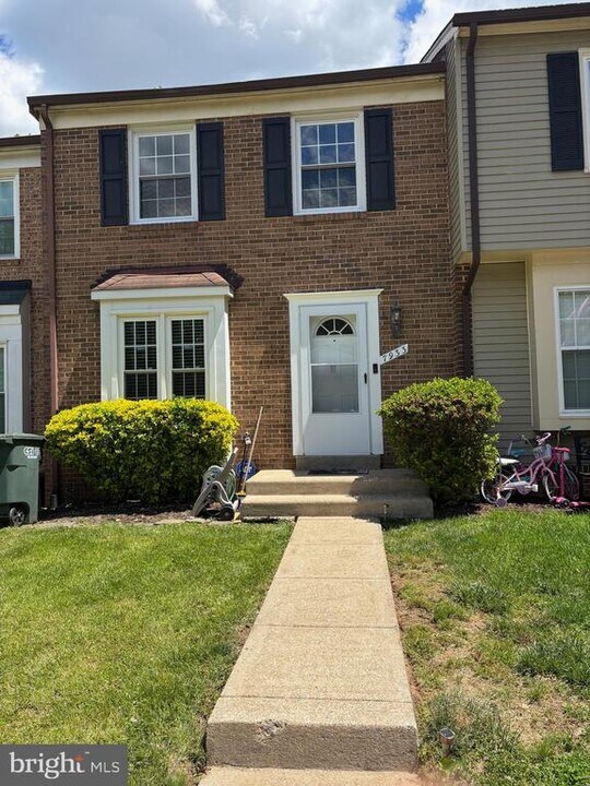 7933 Pebble Brook Ct in Springfield, VA - Building Photo