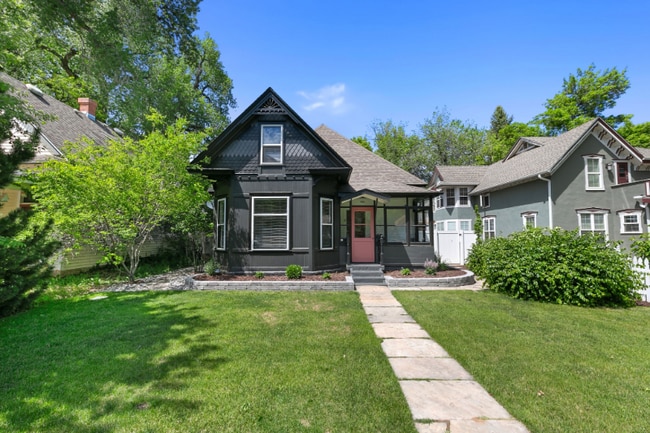 property at 424 W Oak St