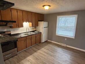 324 Pershing Ave NW in Massillon, OH - Foto de edificio - Building Photo