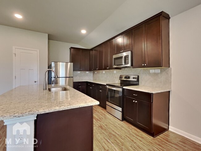 8282 Phantom Fld in San Antonio, TX - Building Photo - Building Photo