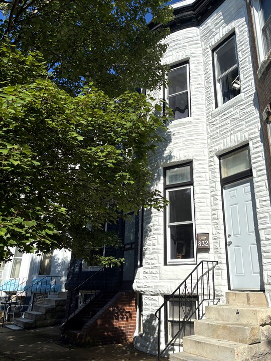 832 W 35th St in Baltimore, MD - Foto de edificio
