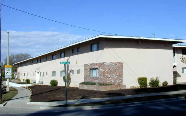 Brook Side Apartments in Riverside, CA - Foto de edificio - Building Photo