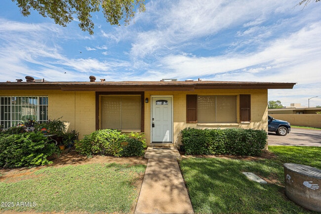 2501 N 22nd Dr