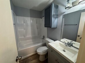 7234 Ellington Cir in Austin, TX - Building Photo - Building Photo