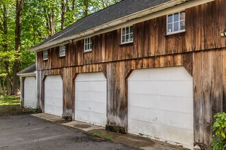 8 Southbury Rd in Roxbury, CT - Building Photo - Building Photo