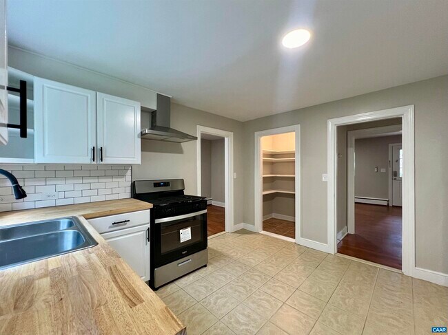 2525 Woodland Dr in Charlottesville, VA - Building Photo - Building Photo