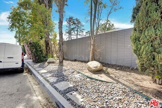 2755 Carmar Dr in Los Angeles, CA - Building Photo - Building Photo