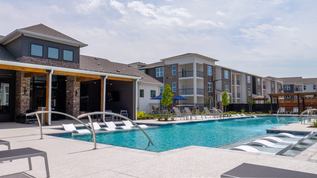 The Waters at Settlers Trace in Lafayette, LA - Foto de edificio