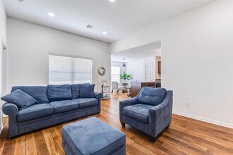 5722 That Way in Houston, TX - Building Photo - Building Photo