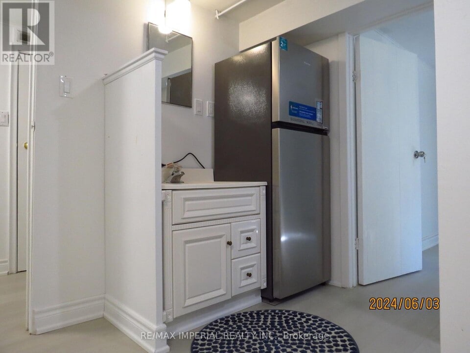 47 Kempsell Crescent in Toronto, ON - Building Photo