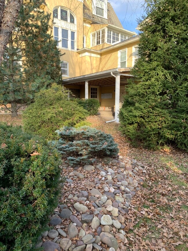 300 Grampian Blvd, Unit 1