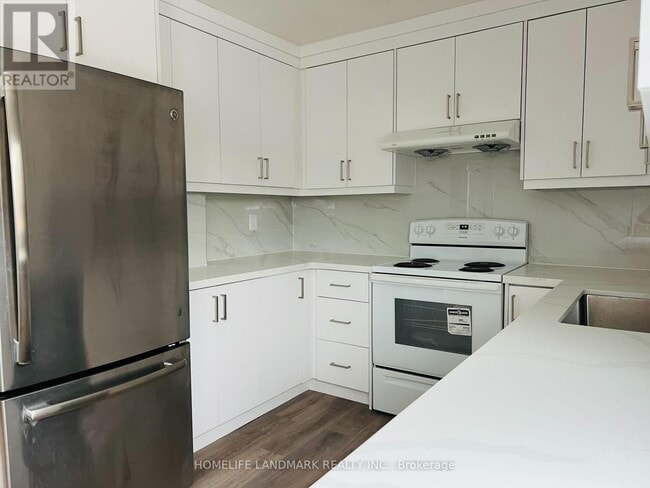 256 Sprucewood Ct in Toronto, ON - Building Photo - Building Photo