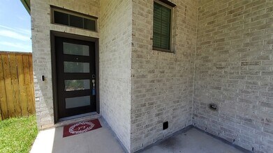305 Rise Ln in Montgomery, TX - Foto de edificio - Building Photo