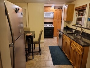 94 Gill St, Unit Frist floor Apt 1 in Avon, MA - Building Photo - Building Photo