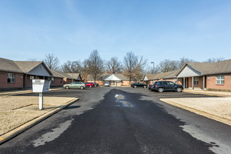 Samantha Place Apartments in Jonesboro, AR - Foto de edificio - Building Photo