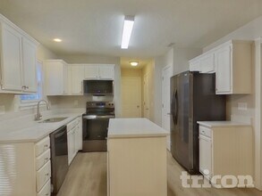 3223 Harris Mill Ln in Charlotte, NC - Foto de edificio - Building Photo