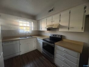 199 Marinawoods Dr SE in Huntsville, AL - Building Photo - Building Photo