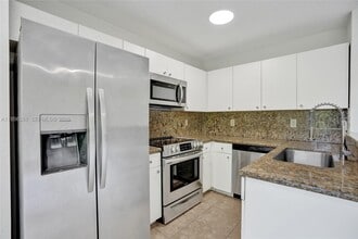 5409 SW 41st St in Pembroke Park, FL - Building Photo - Building Photo