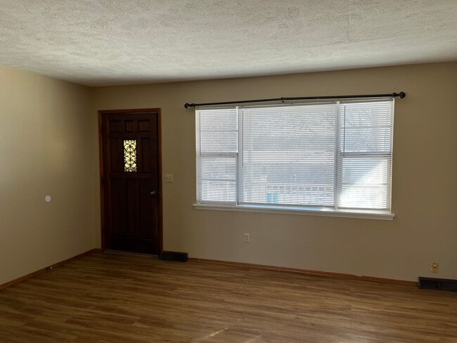 803 E Mcclernon St in Springfield, MO - Building Photo - Building Photo