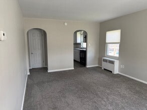 325 E Englewood Ave in New Castle, PA - Building Photo - Building Photo