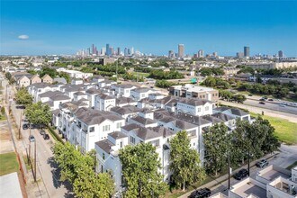 5451 Larkin St in Houston, TX - Building Photo - Building Photo