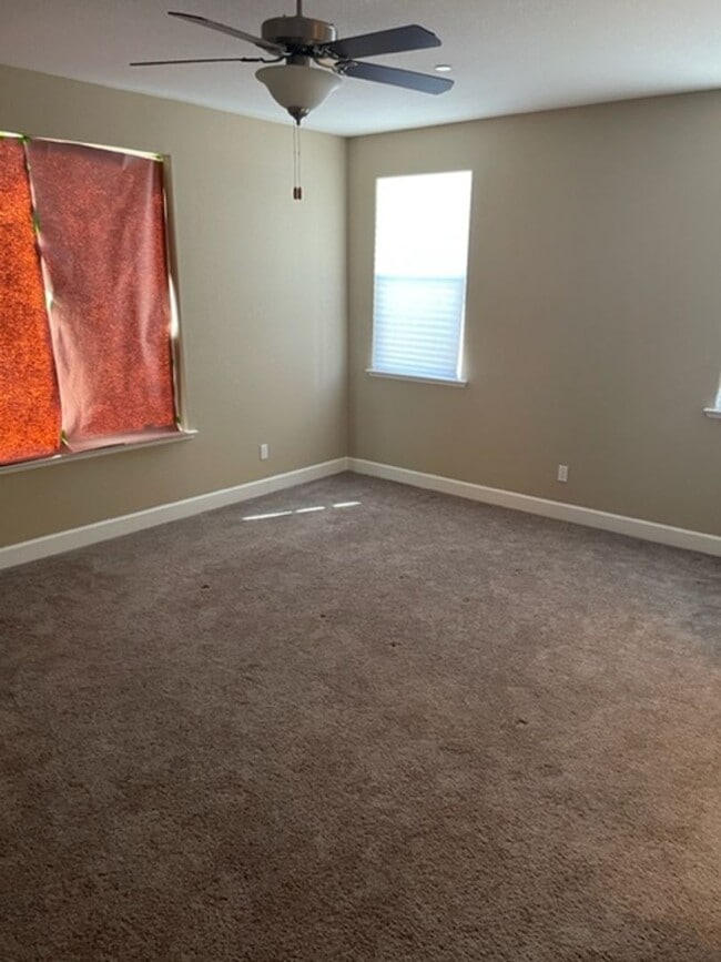 2438 N Rock Creek Dr in Los Banos, CA - Building Photo - Building Photo