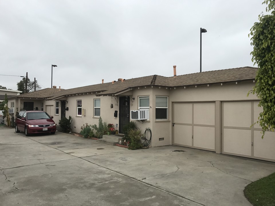 534-542 N Batavia St in Orange, CA - Building Photo