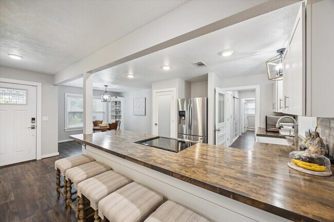 711 S Tesch St in Bellville, TX - Building Photo - Building Photo