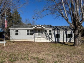 1105 Mica Rd in Mineral, VA - Building Photo