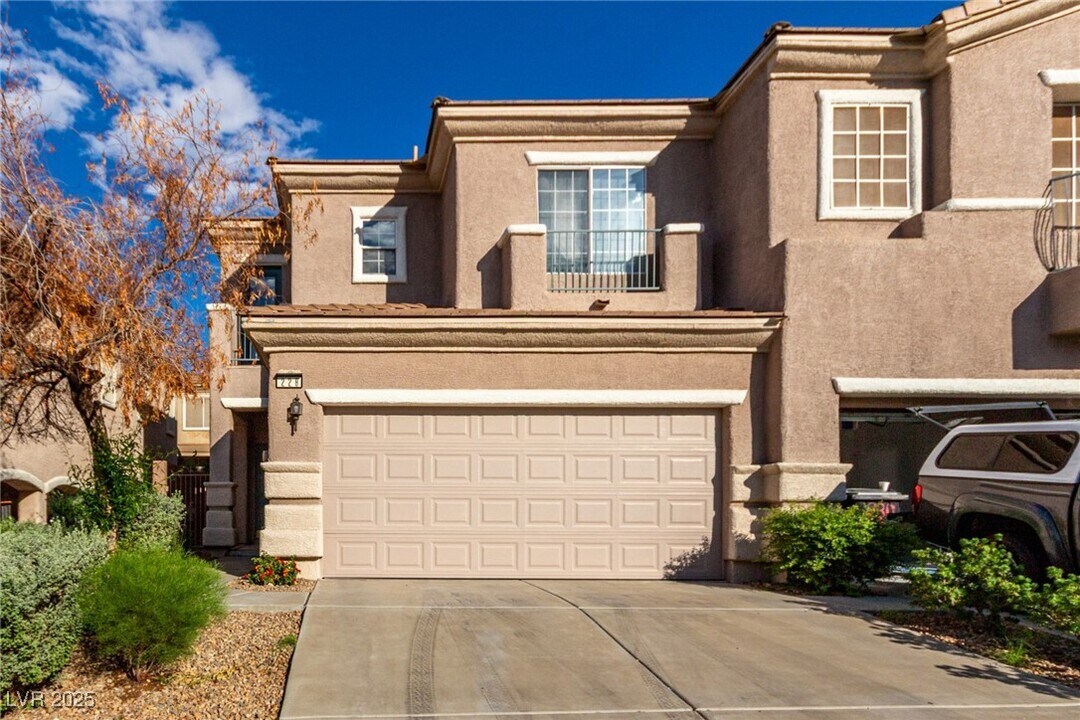 228 Serenity Crest St in Henderson, NV - Building Photo