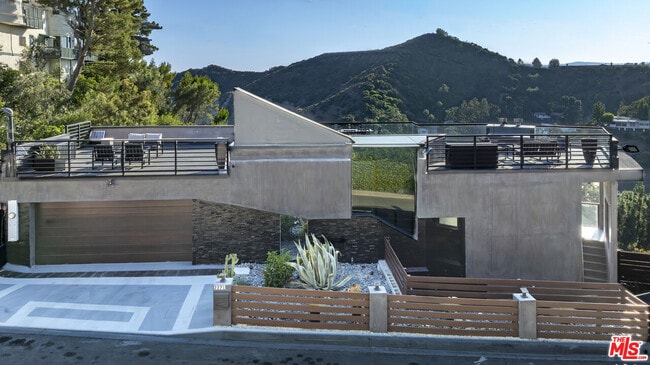 2271 Gloaming Way in Beverly Hills, CA - Building Photo - Building Photo