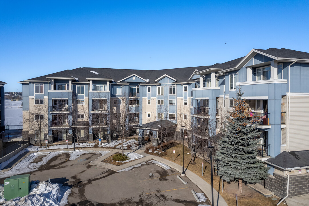 120-160 Country Village Cir NE in Calgary, AB - Building Photo