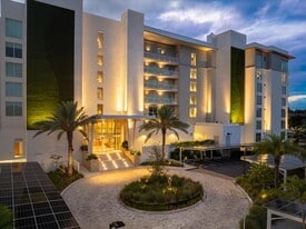 1020 Sunset Point Rd, Unit 511 in Clearwater, FL - Building Photo