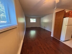 25 Ferris St in Fredericton, NB - Building Photo