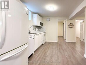 61 Stollar Blvd in Barrie, ON - Building Photo - Building Photo