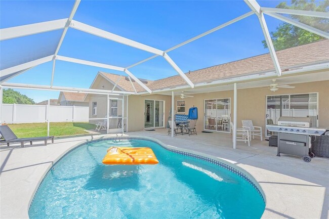 5577 Sweetwater Oak Dr in Sarasota, FL - Foto de edificio - Building Photo