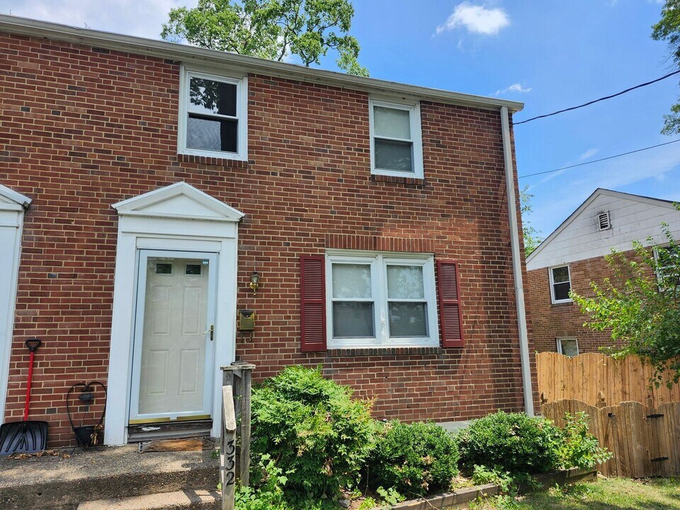 332 Marsh Ln in Wilmington, DE - Building Photo