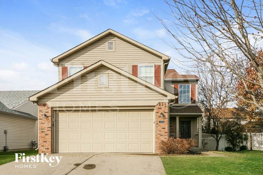 2210 Wynbrooke Blvd in Indianapolis, IN - Building Photo