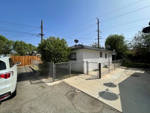 24414 Ironwood Ave in Moreno Valley, CA - Foto de edificio - Building Photo